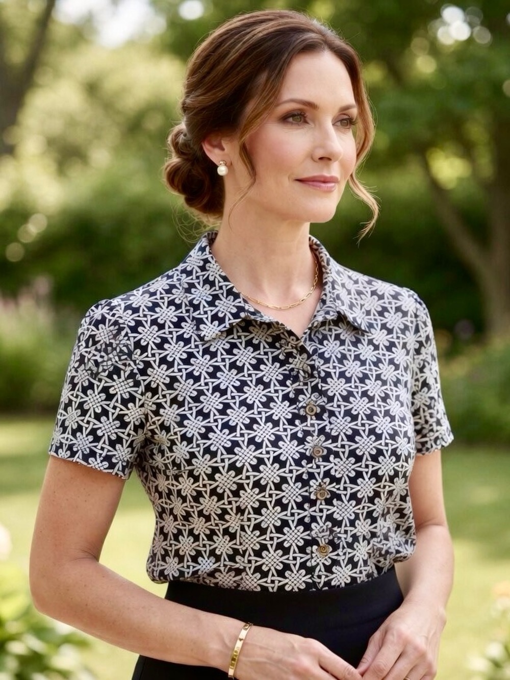 J. McLaughlin Black and White-Geometric Short Sleeve Blouse Preppy Resortwear